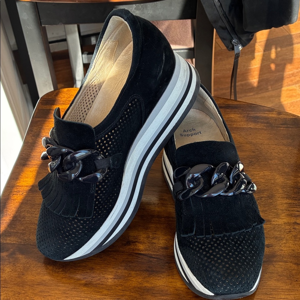 Stylish Black Women's Loafers with Chain Detail